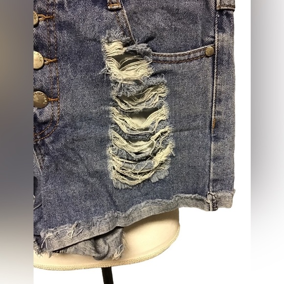MINKPINK distressed 100% cotton denim shortie Size Small. - Picture 7 of 12